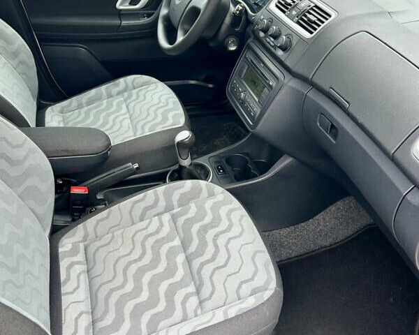 Серый Шкода Фабия, объемом двигателя 0 л и пробегом 230 тыс. км за 5499 $, фото 23 на Automoto.ua