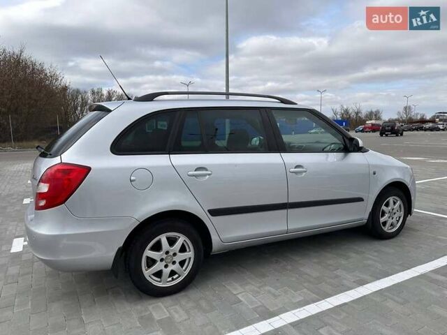 Серый Шкода Фабия, объемом двигателя 1.4 л и пробегом 215 тыс. км за 5800 $, фото 7 на Automoto.ua