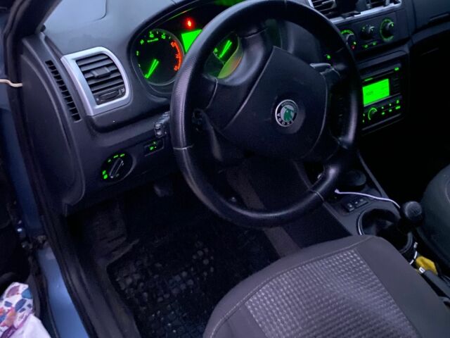 Сірий Шкода Фабія, об'ємом двигуна 1.4 л та пробігом 479 тис. км за 3550 $, фото 3 на Automoto.ua