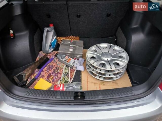 Серый Шкода Фабия, объемом двигателя 1.39 л и пробегом 147 тыс. км за 5200 $, фото 19 на Automoto.ua