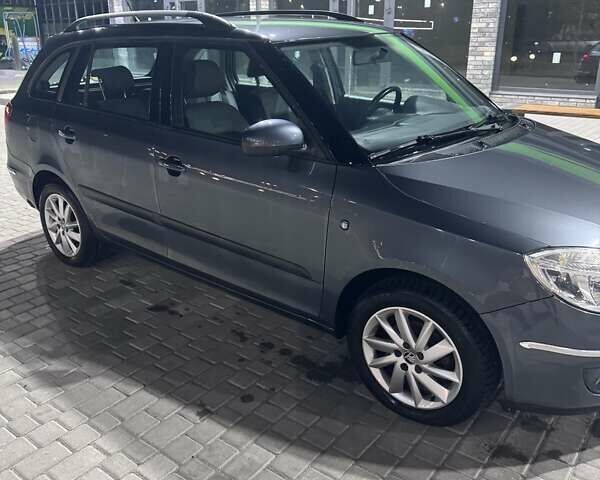 Сірий Шкода Фабія, об'ємом двигуна 1.39 л та пробігом 198 тис. км за 6000 $, фото 3 на Automoto.ua