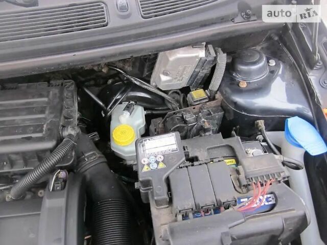 Серый Шкода Фабия, объемом двигателя 1.6 л и пробегом 180 тыс. км за 5700 $, фото 15 на Automoto.ua