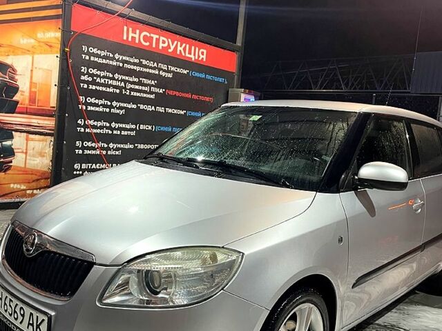 Сірий Шкода Фабія, об'ємом двигуна 1.4 л та пробігом 202 тис. км за 6000 $, фото 1 на Automoto.ua