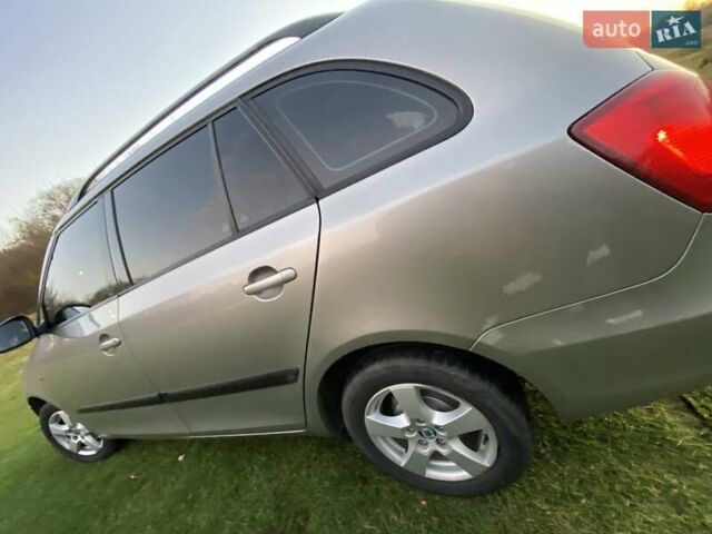 Серый Шкода Фабия, объемом двигателя 1.4 л и пробегом 310 тыс. км за 4200 $, фото 20 на Automoto.ua