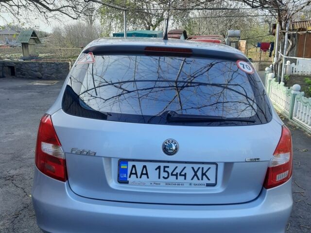 Серый Шкода Фабия, объемом двигателя 1.4 л и пробегом 208 тыс. км за 5500 $, фото 1 на Automoto.ua