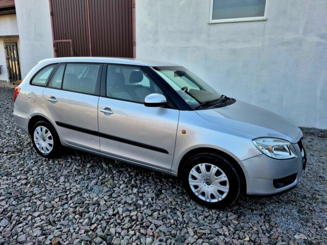 Серый Шкода Фабия, объемом двигателя 1.2 л и пробегом 237 тыс. км за 3999 $, фото 1 на Automoto.ua