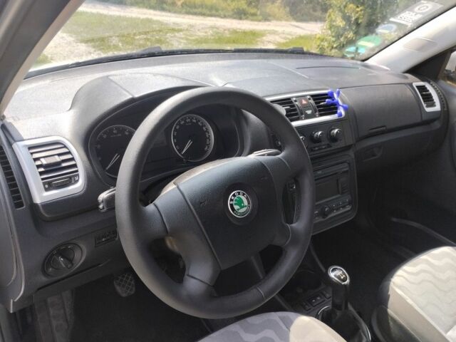 Серый Шкода Фабия, объемом двигателя 0 л и пробегом 220 тыс. км за 5500 $, фото 3 на Automoto.ua