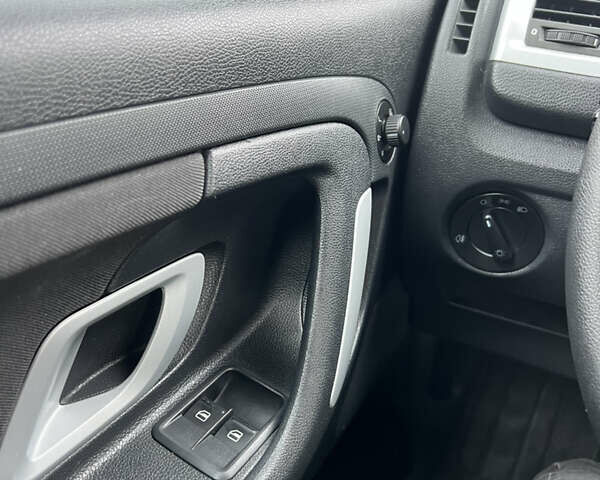 Шкода Фабия 2008 в Чернигове на Automoto.ua Серый Шкода Фабия, объемом двигателя 1.39 л и пробегом 240 тыс. км за 5600 $, фото 28 на Automoto.ua