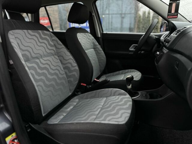 Сірий Шкода Фабія, об'ємом двигуна 1.4 л та пробігом 217 тис. км за 5700 $, фото 7 на Automoto.ua