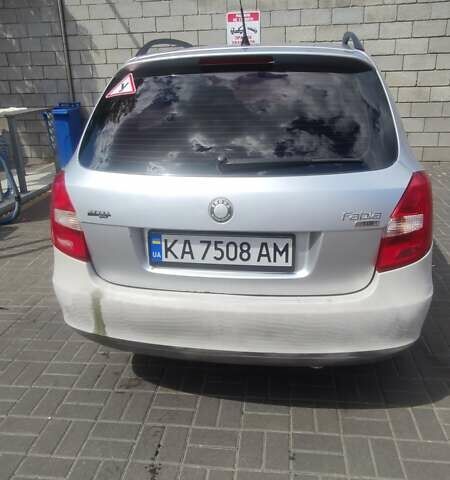 Сірий Шкода Фабія, об'ємом двигуна 1.42 л та пробігом 237 тис. км за 3800 $, фото 4 на Automoto.ua