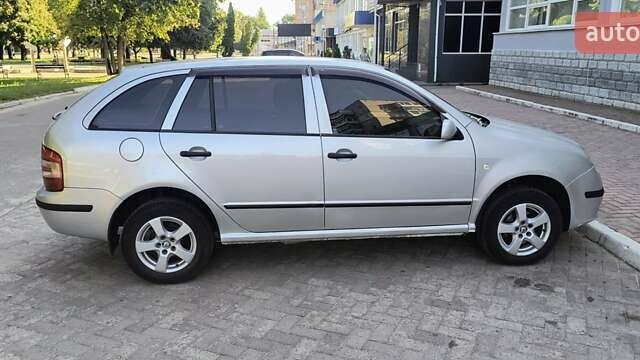 Серый Шкода Фабия, объемом двигателя 1.4 л и пробегом 250 тыс. км за 4300 $, фото 7 на Automoto.ua