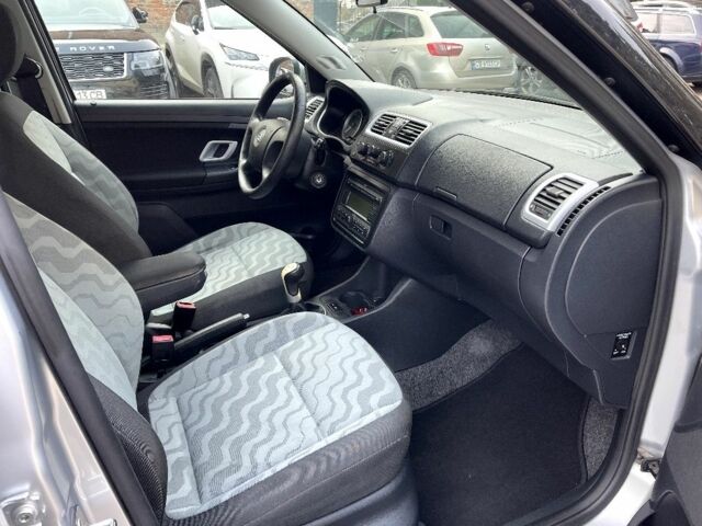 Серый Шкода Фабия, объемом двигателя 1.4 л и пробегом 262 тыс. км за 4700 $, фото 5 на Automoto.ua