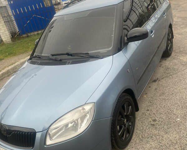 Серый Шкода Фабия, объемом двигателя 1.2 л и пробегом 274 тыс. км за 5500 $, фото 1 на Automoto.ua