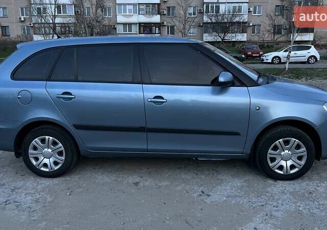 Серый Шкода Фабия, объемом двигателя 1.39 л и пробегом 201 тыс. км за 4500 $, фото 3 на Automoto.ua