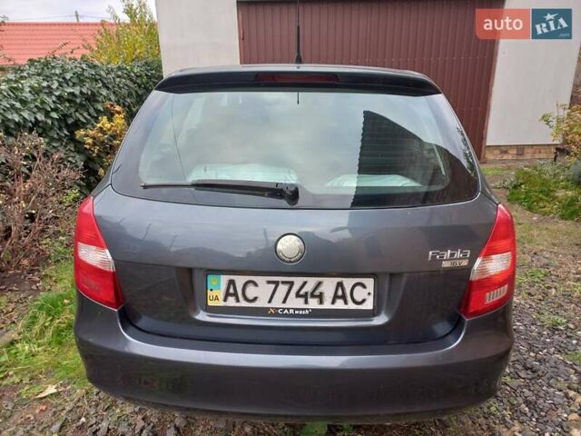 Сірий Шкода Фабія, об'ємом двигуна 1.39 л та пробігом 250 тис. км за 5300 $, фото 2 на Automoto.ua