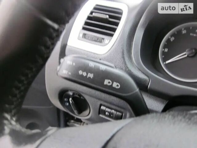 Серый Шкода Фабия, объемом двигателя 1.6 л и пробегом 180 тыс. км за 5700 $, фото 10 на Automoto.ua