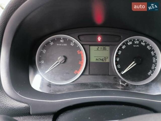 Серый Шкода Фабия, объемом двигателя 1.39 л и пробегом 147 тыс. км за 5200 $, фото 12 на Automoto.ua