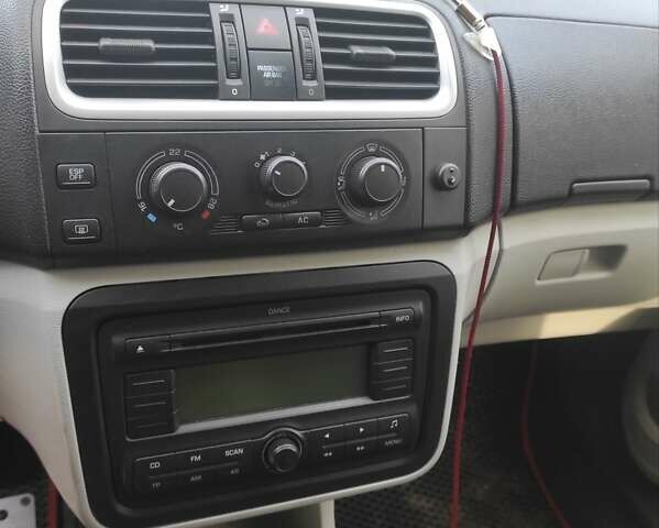 Серый Шкода Фабия, объемом двигателя 1.9 л и пробегом 304 тыс. км за 4600 $, фото 4 на Automoto.ua