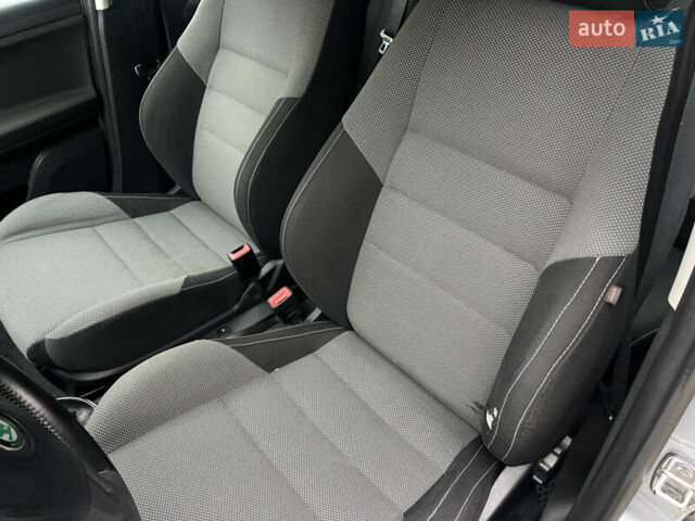Сірий Шкода Фабія, об'ємом двигуна 1.6 л та пробігом 211 тис. км за 5500 $, фото 12 на Automoto.ua