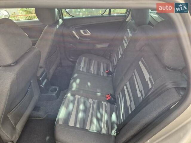 Сірий Шкода Фабія, об'ємом двигуна 1.4 л та пробігом 270 тис. км за 5000 $, фото 16 на Automoto.ua