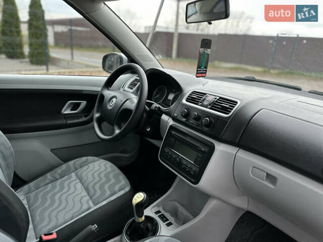 Сірий Шкода Фабія, об'ємом двигуна 1.39 л та пробігом 227 тис. км за 5500 $, фото 42 на Automoto.ua