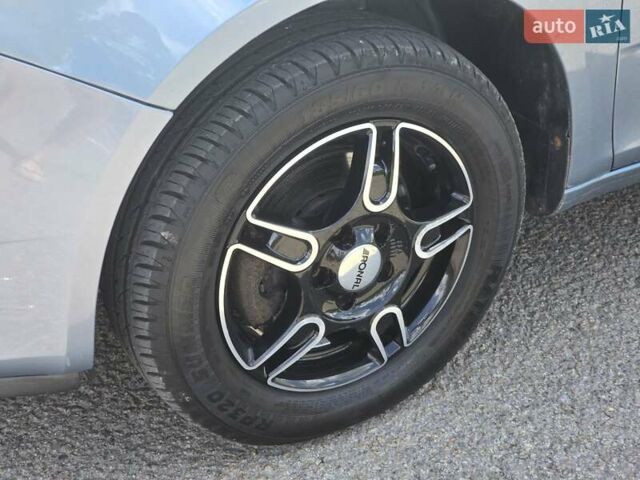 Серый Шкода Фабия, объемом двигателя 1.6 л и пробегом 215 тыс. км за 5599 $, фото 13 на Automoto.ua