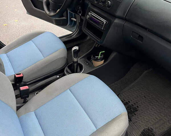 Серый Шкода Фабия, объемом двигателя 1.39 л и пробегом 274 тыс. км за 4700 $, фото 6 на Automoto.ua