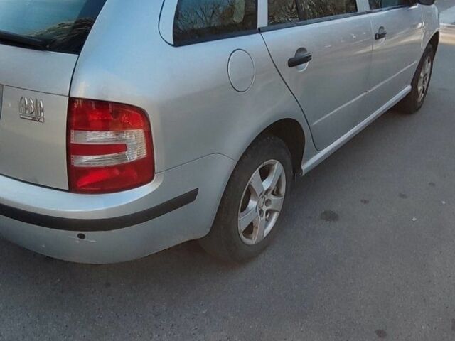 Серый Шкода Фабия, объемом двигателя 0 л и пробегом 297 тыс. км за 4000 $, фото 2 на Automoto.ua