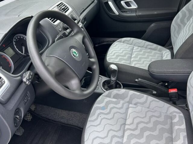 Серый Шкода Фабия, объемом двигателя 1.4 л и пробегом 230 тыс. км за 5350 $, фото 5 на Automoto.ua