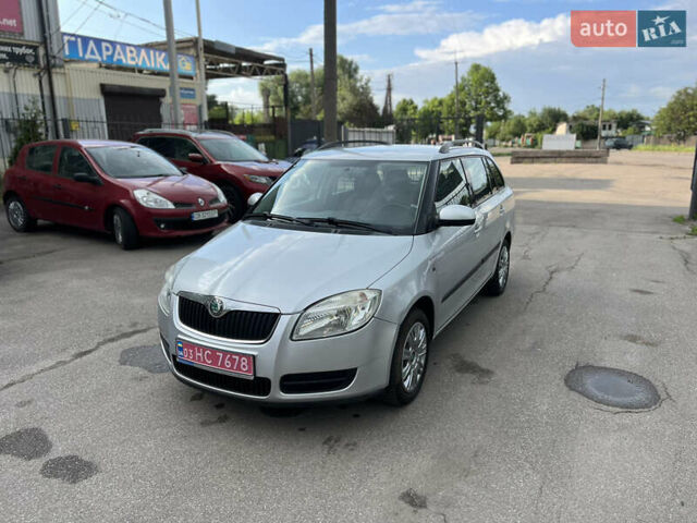 Шкода Фабия 2008 в Чернигове на Automoto.ua Серый Шкода Фабия, объемом двигателя 1.39 л и пробегом 240 тыс. км за 5600 $, фото 3 на Automoto.ua