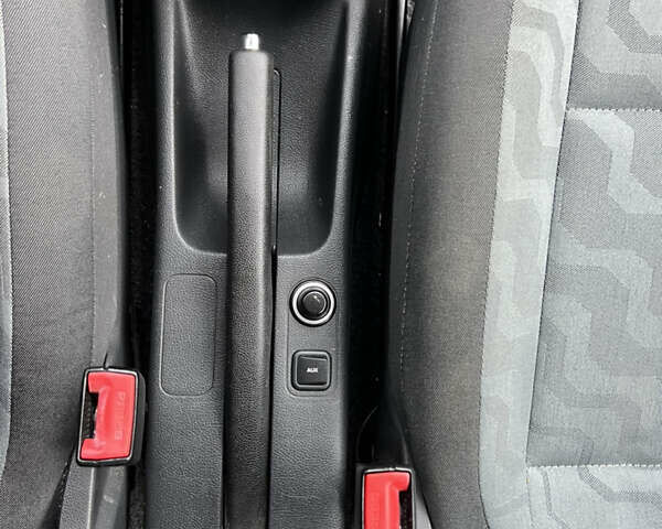 Шкода Фабия 2008 в Чернигове на Automoto.ua Серый Шкода Фабия, объемом двигателя 1.39 л и пробегом 240 тыс. км за 5600 $, фото 27 на Automoto.ua