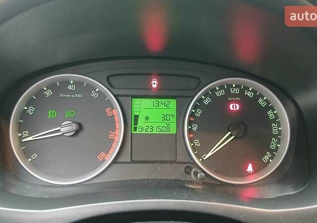 Серый Шкода Фабия, объемом двигателя 1.39 л и пробегом 232 тыс. км за 6500 $, фото 20 на Automoto.ua