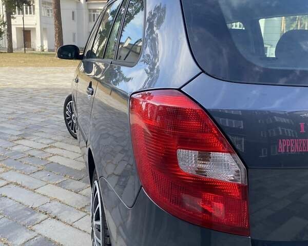 Сірий Шкода Фабія, об'ємом двигуна 1.4 л та пробігом 250 тис. км за 5500 $, фото 3 на Automoto.ua
