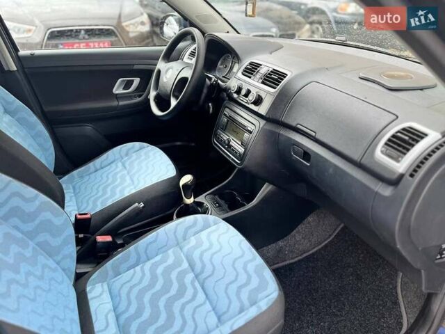 Серый Шкода Фабия, объемом двигателя 1.39 л и пробегом 204 тыс. км за 5799 $, фото 23 на Automoto.ua