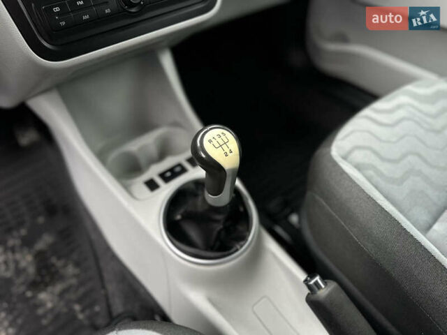 Сірий Шкода Фабія, об'ємом двигуна 1.39 л та пробігом 227 тис. км за 5500 $, фото 26 на Automoto.ua