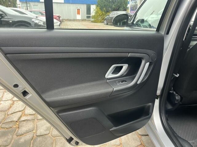 Серый Шкода Фабия, объемом двигателя 1.6 л и пробегом 211 тыс. км за 6800 $, фото 17 на Automoto.ua