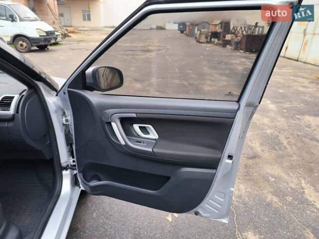Серый Шкода Фабия, объемом двигателя 1.39 л и пробегом 147 тыс. км за 5200 $, фото 15 на Automoto.ua