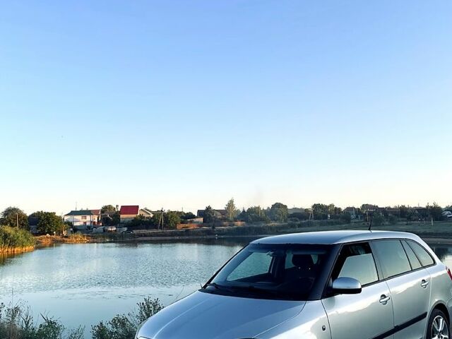 Сірий Шкода Фабія, об'ємом двигуна 1.4 л та пробігом 202 тис. км за 6000 $, фото 2 на Automoto.ua