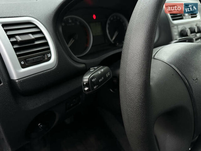Сірий Шкода Фабія, об'ємом двигуна 1.39 л та пробігом 217 тис. км за 5700 $, фото 24 на Automoto.ua