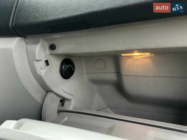 Сірий Шкода Фабія, об'ємом двигуна 1.39 л та пробігом 227 тис. км за 5500 $, фото 48 на Automoto.ua