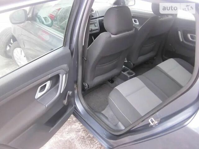 Серый Шкода Фабия, объемом двигателя 1.6 л и пробегом 180 тыс. км за 6500 $, фото 11 на Automoto.ua