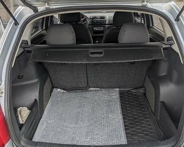 Сірий Шкода Фабія, об'ємом двигуна 1.4 л та пробігом 220 тис. км за 4500 $, фото 6 на Automoto.ua