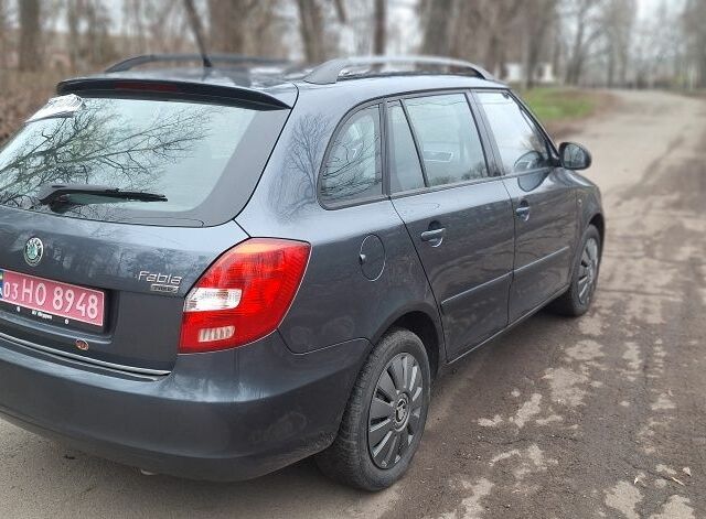 Серый Шкода Фабия, объемом двигателя 0 л и пробегом 220 тыс. км за 5500 $, фото 2 на Automoto.ua