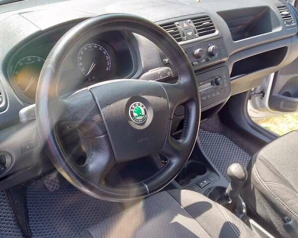 Сірий Шкода Фабія, об'ємом двигуна 1.2 л та пробігом 203 тис. км за 4200 $, фото 2 на Automoto.ua