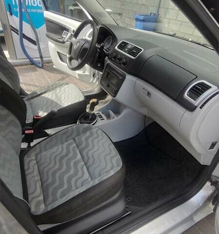 Сірий Шкода Фабія, об'ємом двигуна 1.42 л та пробігом 237 тис. км за 3800 $, фото 9 на Automoto.ua