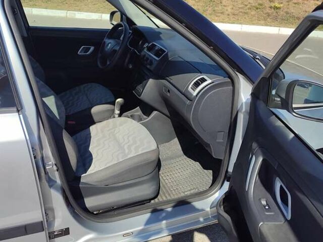 Сірий Шкода Фабія, об'ємом двигуна 1.6 л та пробігом 164 тис. км за 4750 $, фото 1 на Automoto.ua