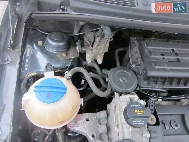 Серый Шкода Фабия, объемом двигателя 1.6 л и пробегом 180 тыс. км за 6500 $, фото 16 на Automoto.ua