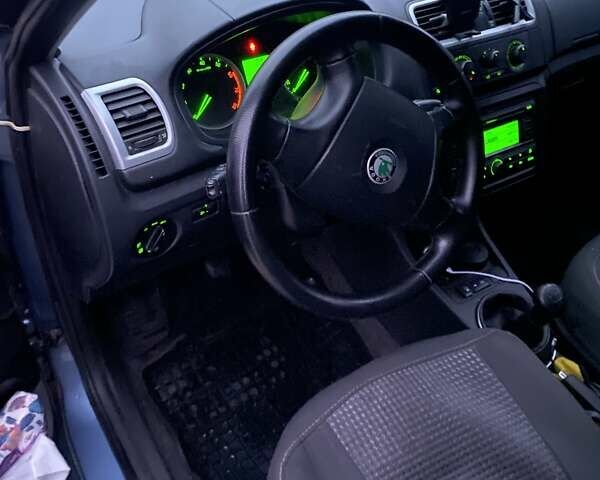 Сірий Шкода Фабія, об'ємом двигуна 1.39 л та пробігом 479 тис. км за 3550 $, фото 5 на Automoto.ua