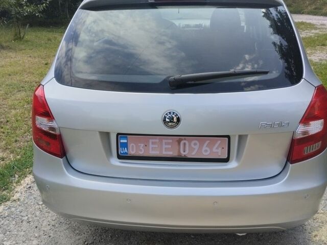 Серый Шкода Фабия, объемом двигателя 0 л и пробегом 220 тыс. км за 5500 $, фото 2 на Automoto.ua