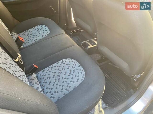 Сірий Шкода Фабія, об'ємом двигуна 1.39 л та пробігом 194 тис. км за 5500 $, фото 13 на Automoto.ua